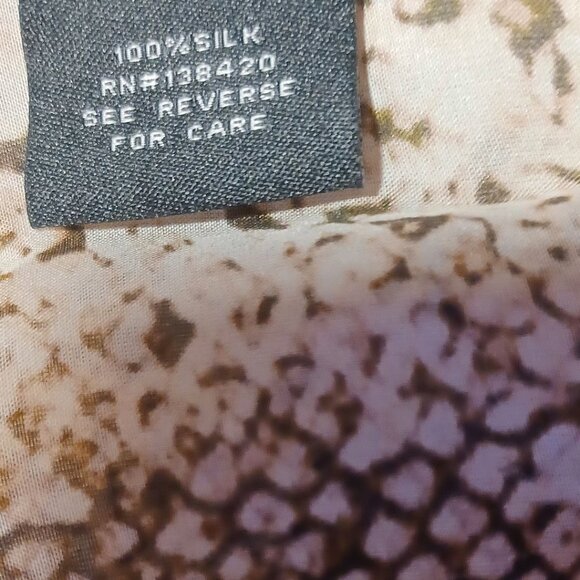 CARLISLE COLLECTION ANIMAL PRINT SILK SHIRT - Picture 6 of 7